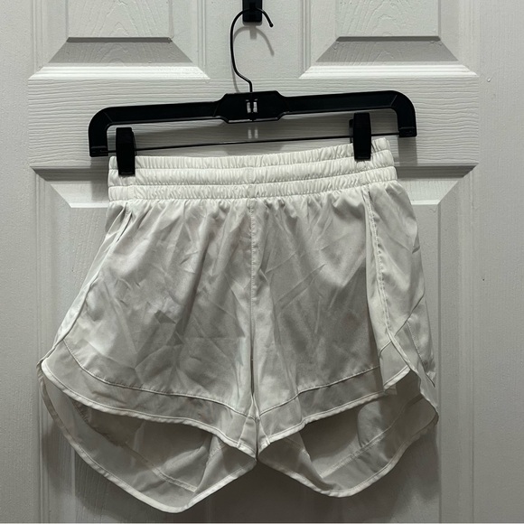 Athleta Mesh Racer Run Mid Rise 4” Short - Picture 1 of 7